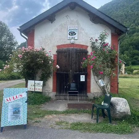 3 Aux Volets Bleus *