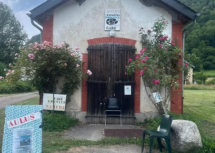 3 Aux Volets Bleus *